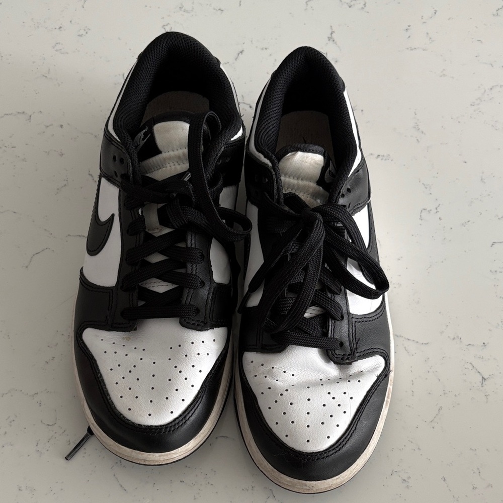 Nike Men's Black and White Sneakers